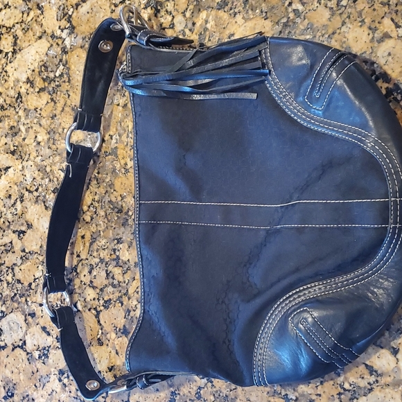 Black signature coach shoulder bag - Picture 2 of 8